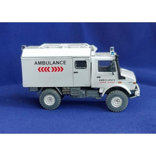 1/72 Unimog U1300L 2t 4x4 Ambulancia [0]