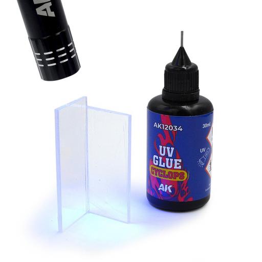 Pegamento UV Cyclops 30 ml. [3]