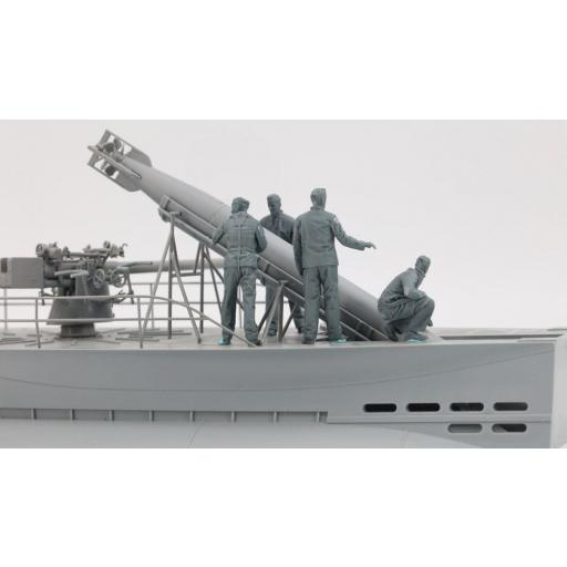 1/35 Marineros y Comandantes de Submarino Alemán Cargando Torpedos [2]