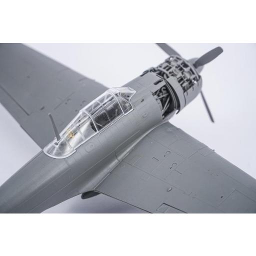 1/35 A6M2 Zero Fighter w/interior & weapons [2]
