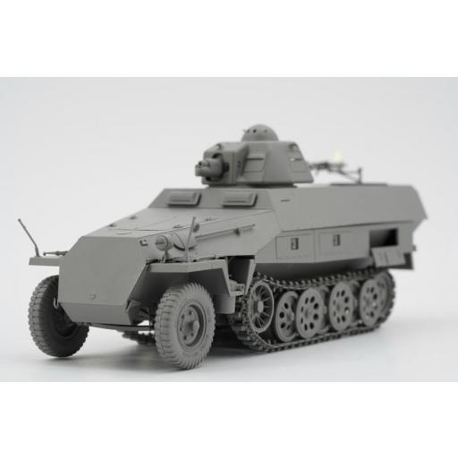 1/35 Sd.Kfz. 251 Ausf.D w/ R35 Turret [1]