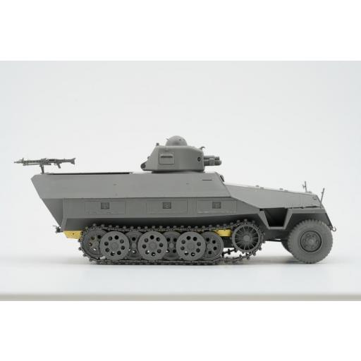 1/35 Sd.Kfz. 251 Ausf.D w/ R35 Turret [2]