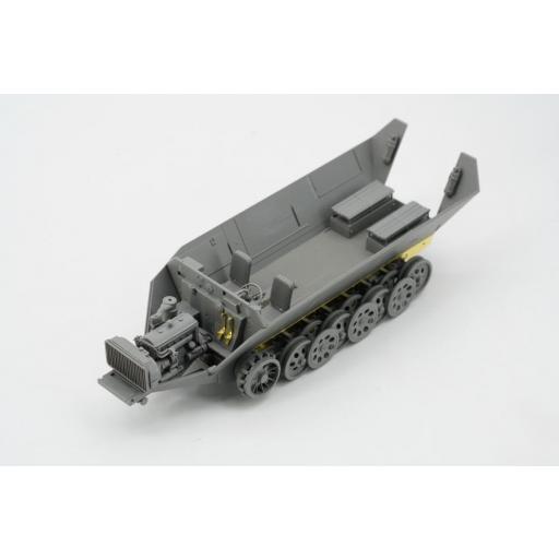 1/35 Sd.Kfz. 251 Ausf.D w/ R35 Turret [3]