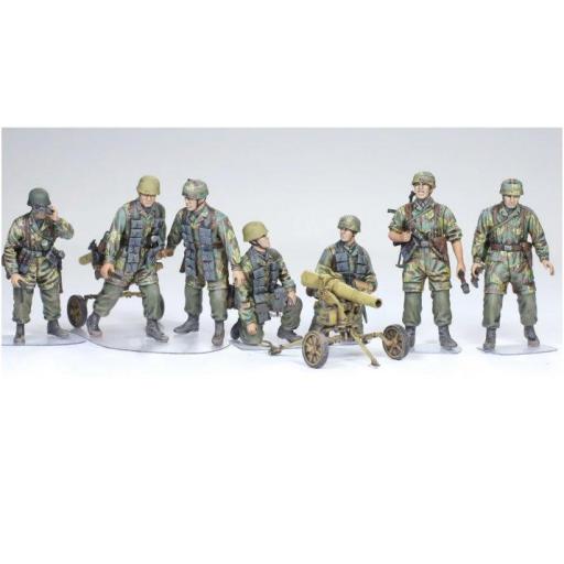 1/35 7.5cm Leichtg Schütz 40 w/Fallschirmjäger [1]