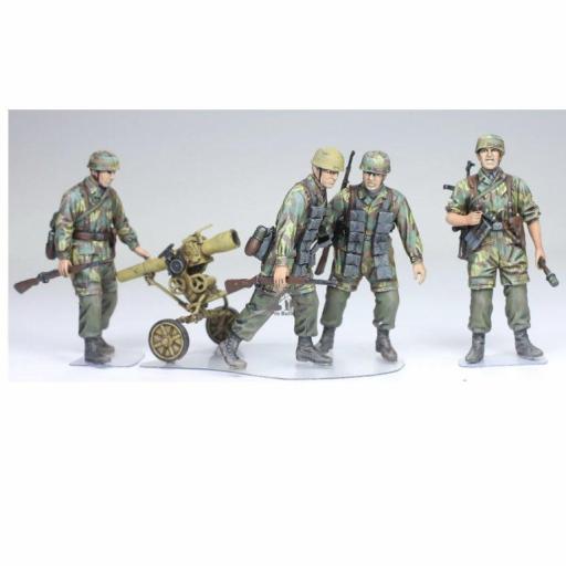 1/35 7.5cm Leichtg Schütz 40 w/Fallschirmjäger [2]
