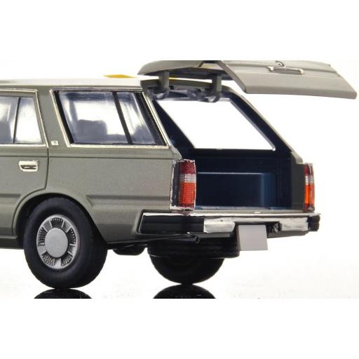 1/35 Nissan Cedric Gloria Wagon V20E Deluxe 1983 [2]