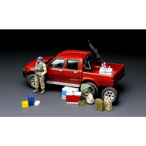 1/35 Pick Up w/Equipment [1]