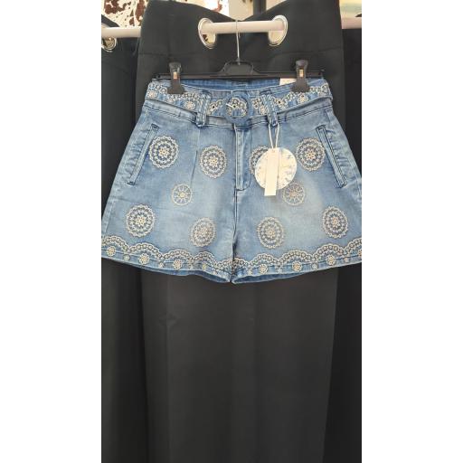Shorts vaquero bordado 