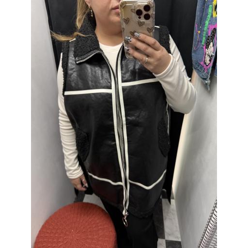 Chaleco negro polipiel  [2]