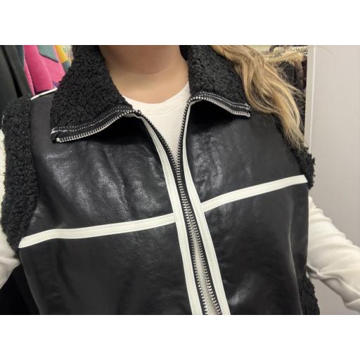 Chaleco negro polipiel  [3]