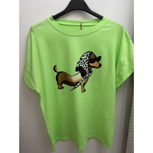 Camiseta perro salchicha verde flúor 