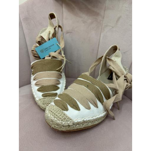 Cuñas cordones beige 