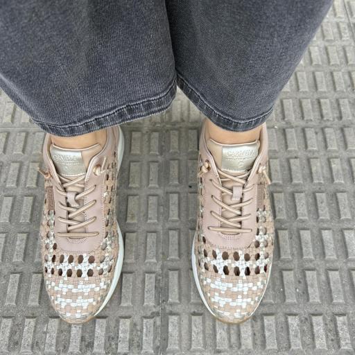 Deportiva Catalane nude [2]