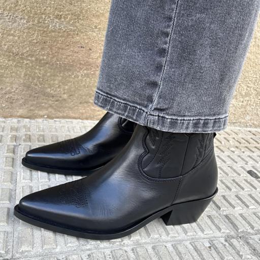 Botin Lio negro [2]