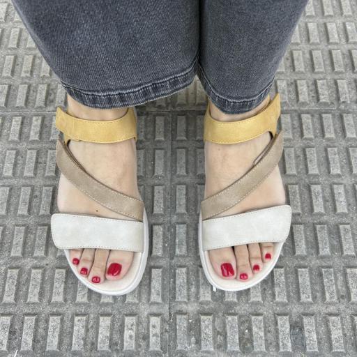 Sandalia tricolor con velcros [2]