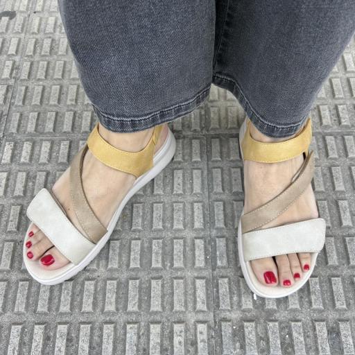 Sandalia tricolor con velcros [1]