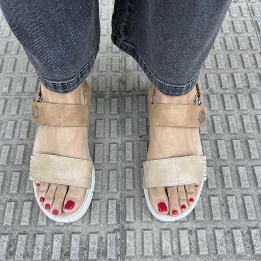 Sandalia camel plataforma con velcro [2]
