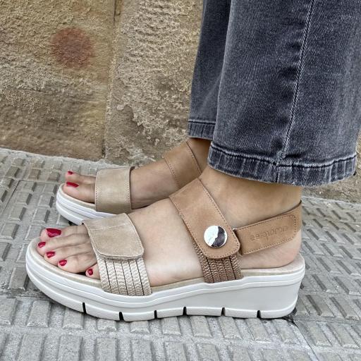 Sandalia camel plataforma con velcro [0]