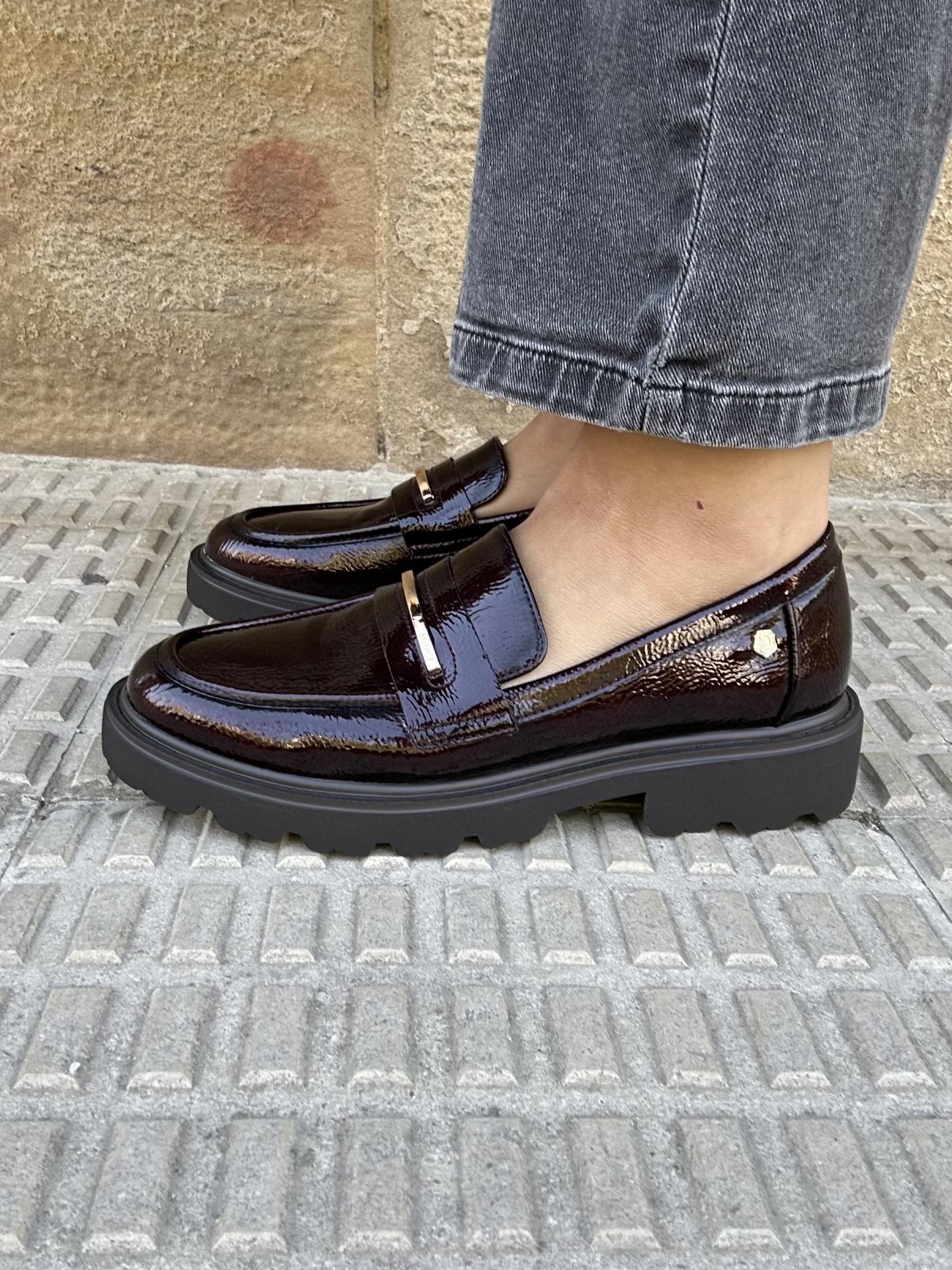 Mocasín Frenchy burdeos