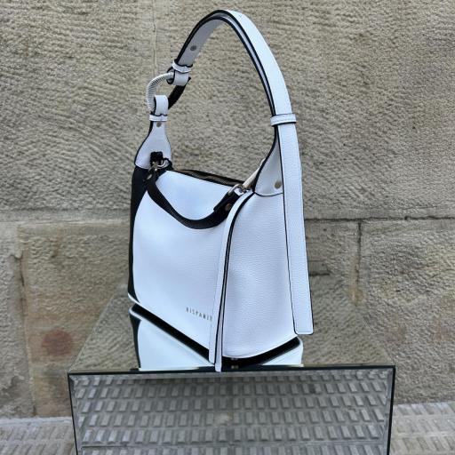 Bolso blanco y negro [1]