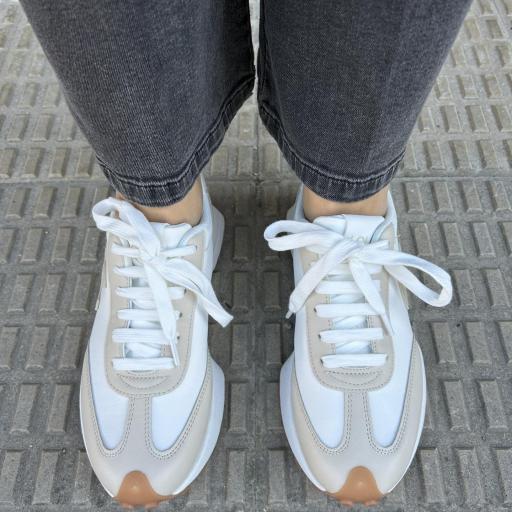 Sneaker bicolor blanco crudo