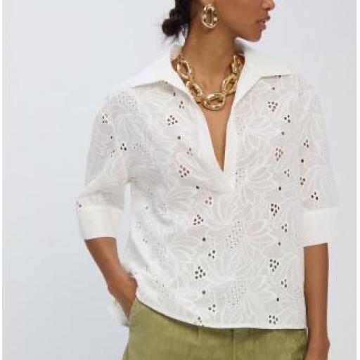 Camisa polo bordada blanca [1]