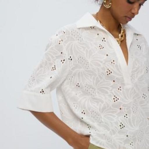 Camisa polo bordada blanca