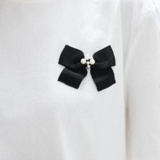 Camiseta blanca con lazos [2]