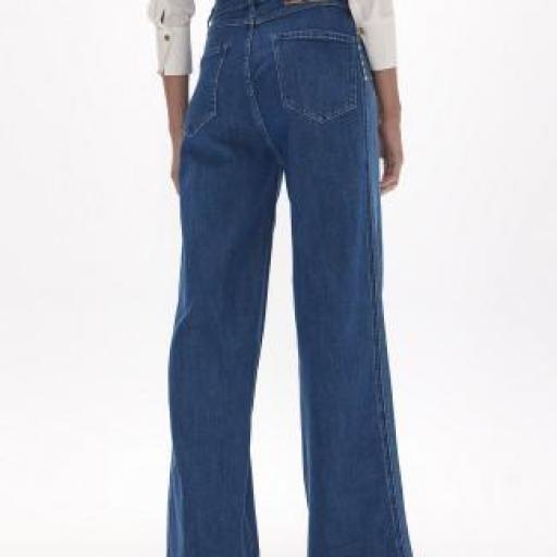 Denim azul con tachas en los laterales [2]