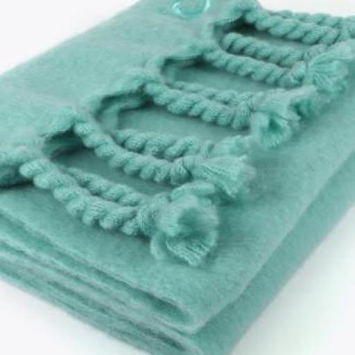 Bufanda verde con flecos gruesos [1]