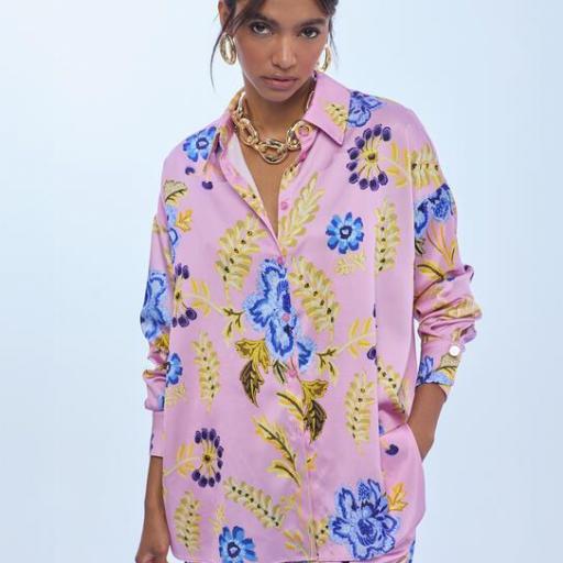 Camisa satinada oversize estampado flores [0]