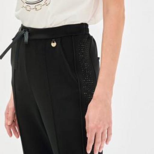 Pantalon negro con strass [2]