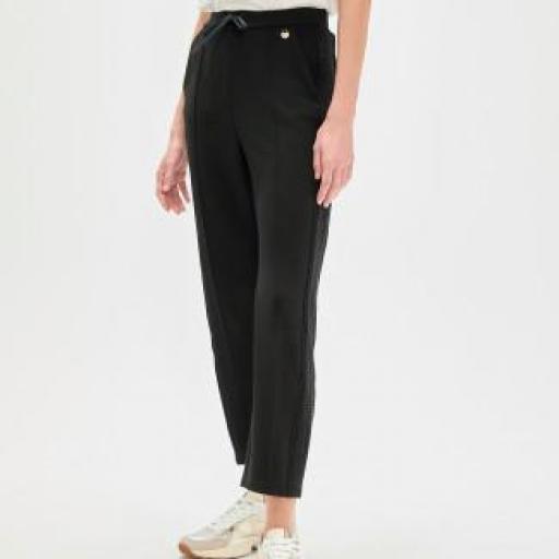 Pantalon negro con strass [1]