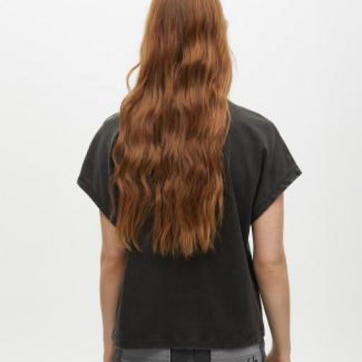 Camiseta cuello joya tejido lavado [1]
