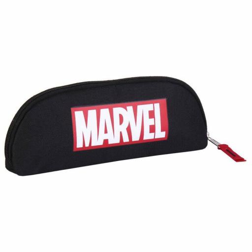 Estuche plano con el logo de Marvel