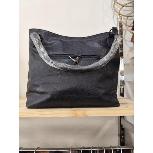 Bolso contrastes con asa larga y bandolera