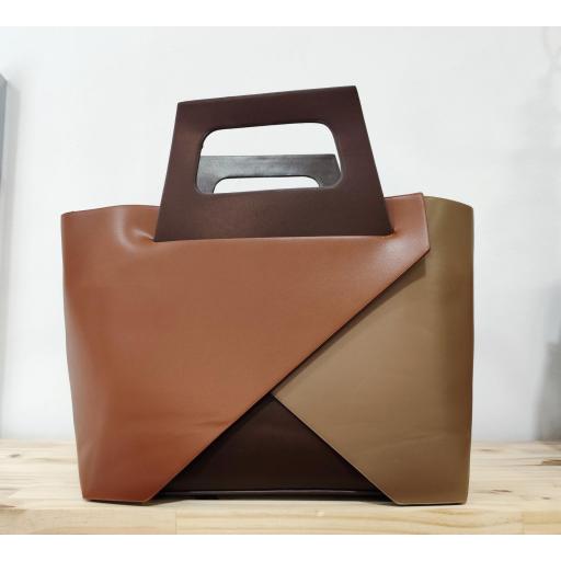 Bolso tricolor con asas rigidas y bandolera