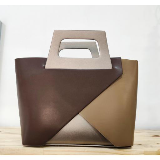 Bolso tricolor con asas rigidas y bandolera