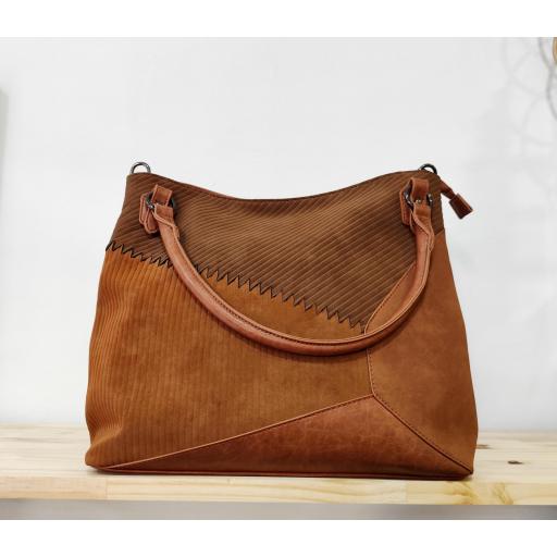 Bolso contrastes con asa larga y bandolera