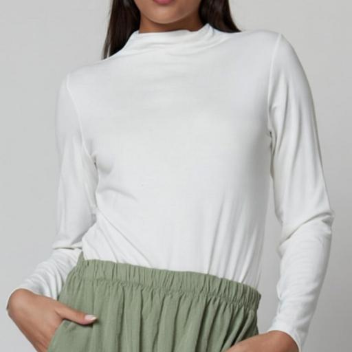 Camiseta cuello alto