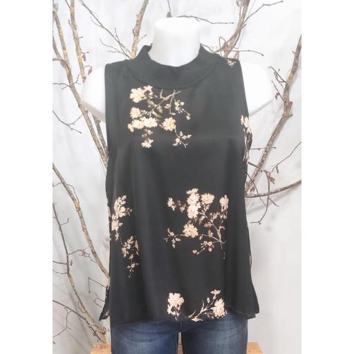 BLUSA LISA CON CUELLO PUNTO