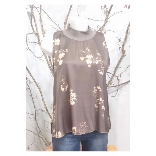 BLUSA LISA CON CUELLO PUNTO [3]