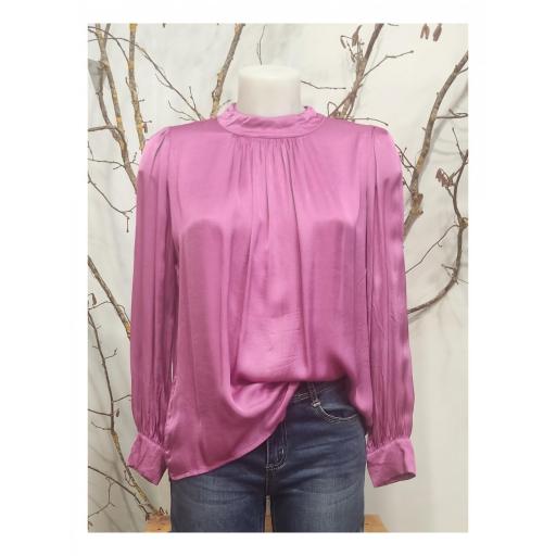 BLUSA LISA CON CUELLO ALTO [3]