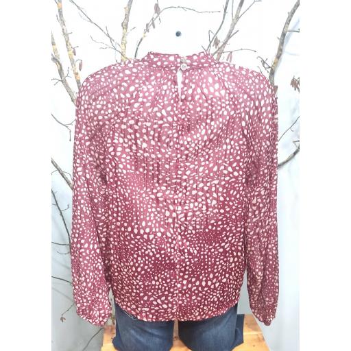 BLUSA ESTAMPADA CON FORRO E HILOS DORADOS [1]