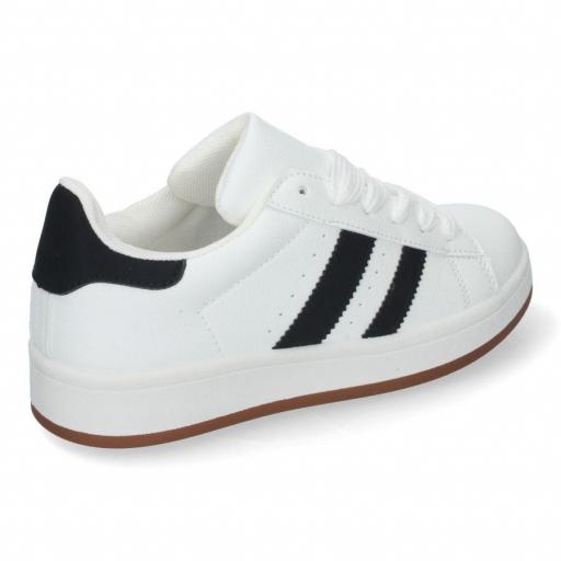 Deportiva blanca [2]