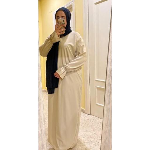 ABAYA BEIGE SEDA MEDINA CON PUÑOS EN VOLANTE [2]