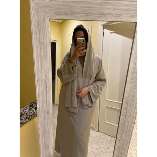 ABAYA SEDA COUTURE CON HIJAB INTEGRADO GRIS CLARO [3]