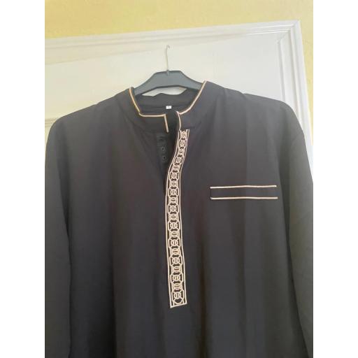 THOBE NEGRO CON DISEÑOS DORADOS (TALLA ELEGIBLE) [6]