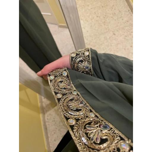 CONJUNTO KIMONO DE SEDA MEDINA VERDE OLIVA + ABAYA TIRANTES VERDE OLIVA A JUEGO UNITALLA [5]
