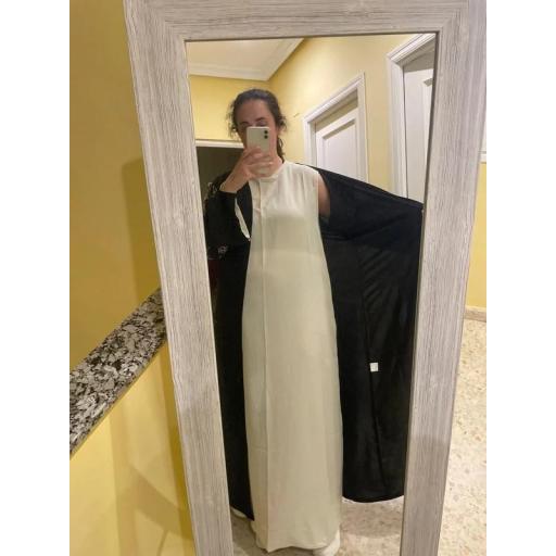 CONJUNTO 2 PIEZAS: ABAYA + KIMONO LARGO CON BORDADOS FLORARES EN MANGA DE KIMONO EN JAZZ (NEGRO Y CREMA) [5]
